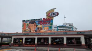 A&W牧港店で過ごす、ゆる〜い沖縄時間